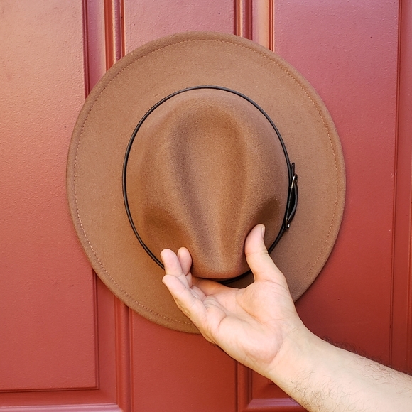Other - Panama hat in mocha with buckled belt unisex